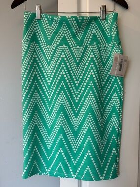 NWT LuLaRoe Cassie Teal and White Chevron Dot Pencil Skirt size Medium